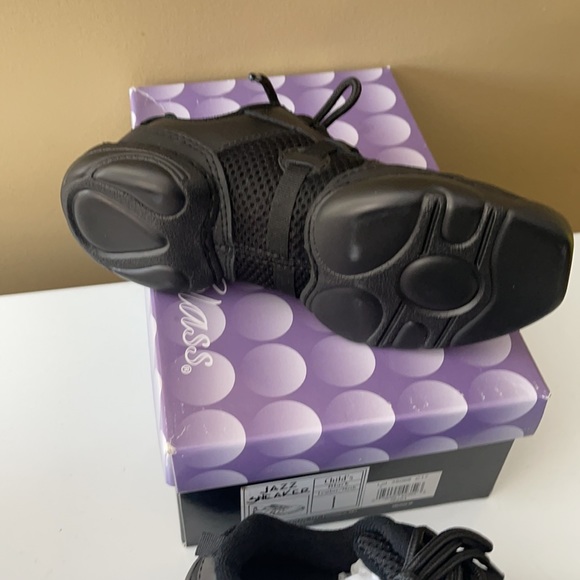 New kid’s Dance Class black jazz sneaker - Picture 4 of 5